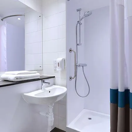 Travelodge Leeds 3*