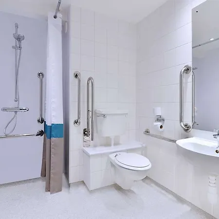 Travelodge Leeds 3*